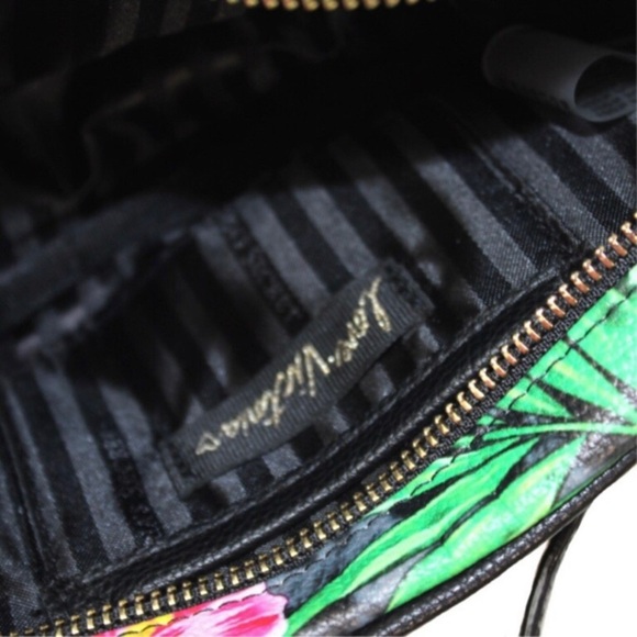 🌸New🌸 Victoria’s Secret Zip Closure Fanny Pack - Picture 5 of 6